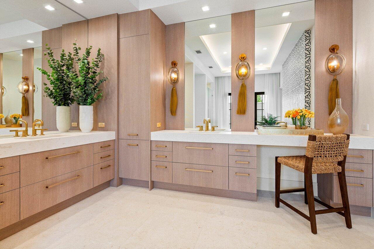 2912 Bluewater Cv Gulfstream, FL 33483