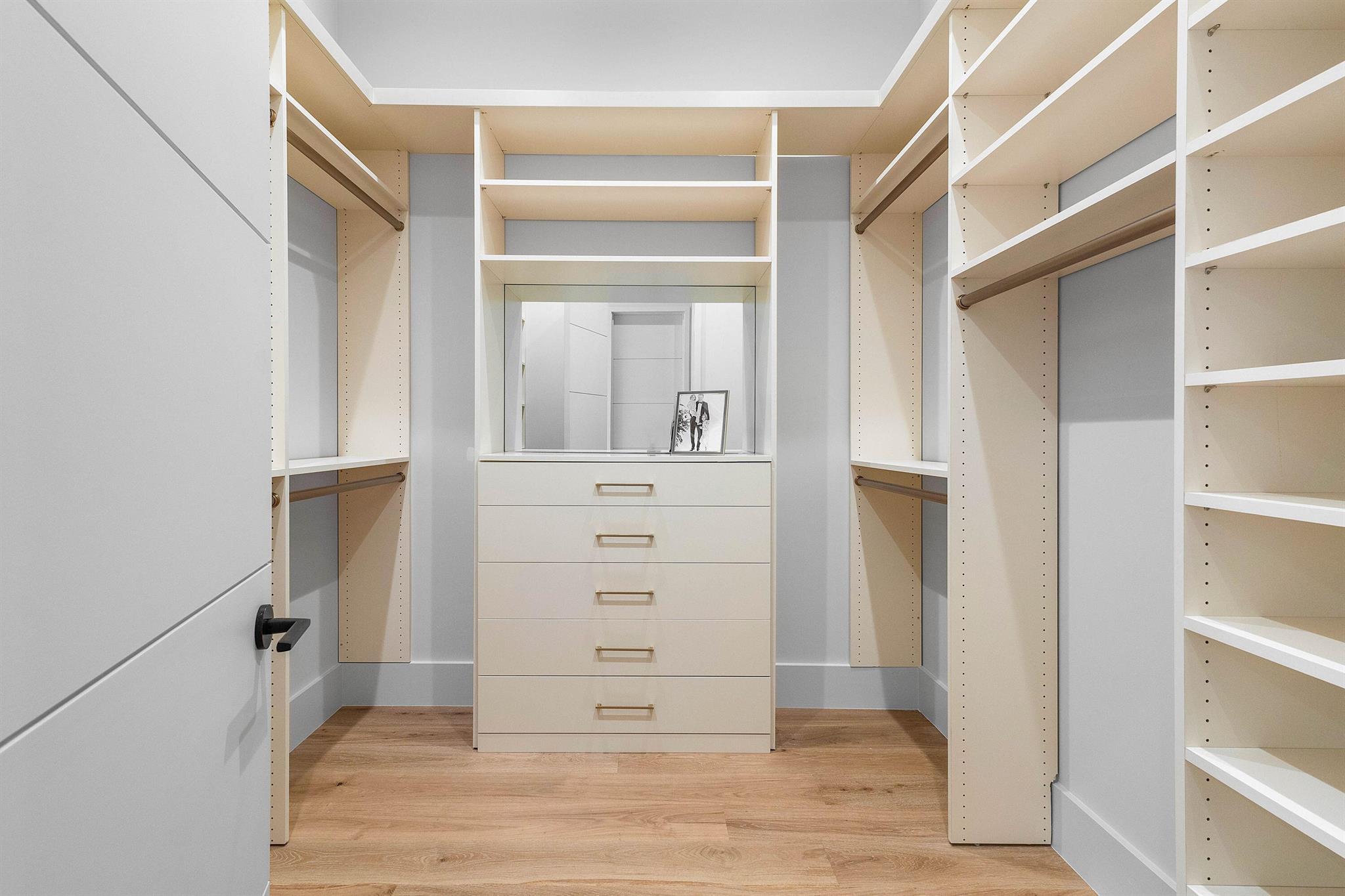 2912 Bluewater Cv Gulfstream, FL 33483