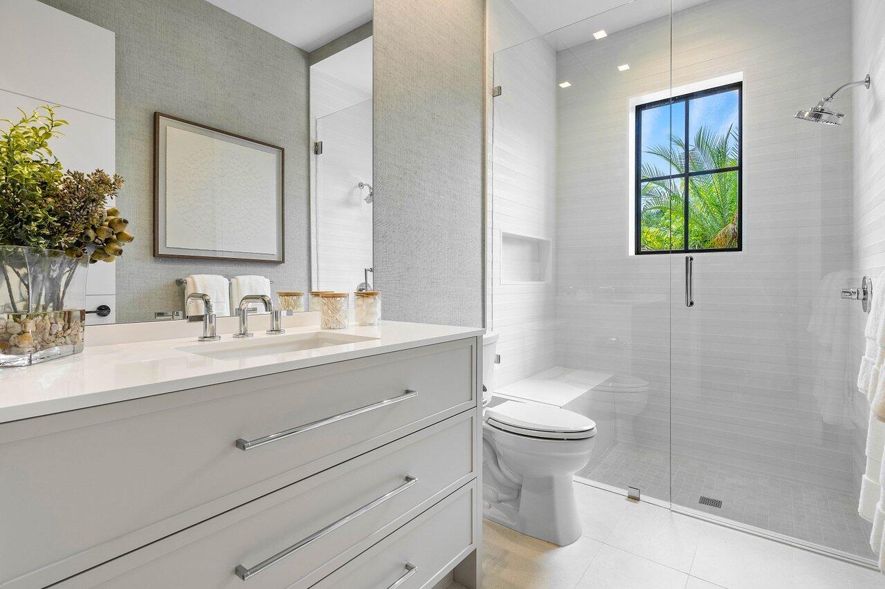 2912 Bluewater Cv Gulfstream, FL 33483