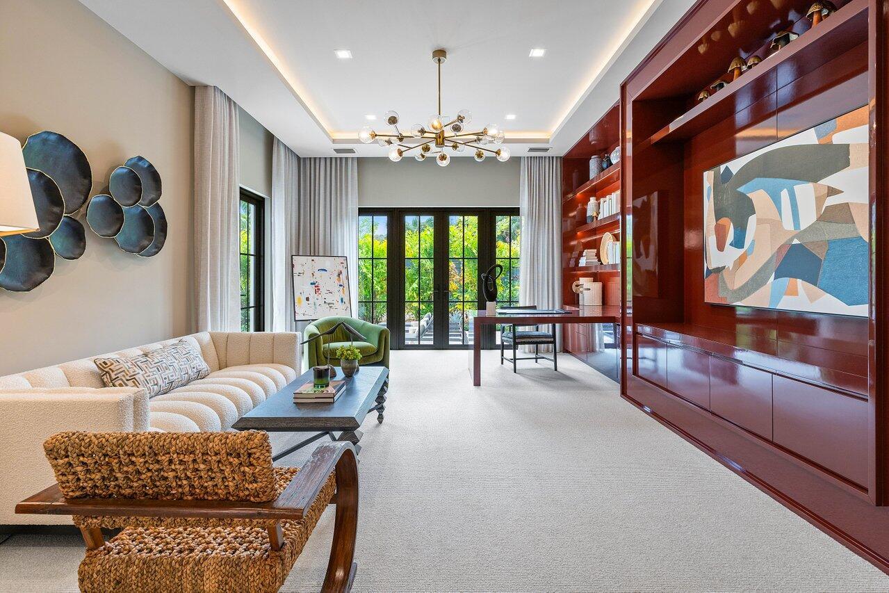 2912 Bluewater Cv Gulfstream, FL 33483