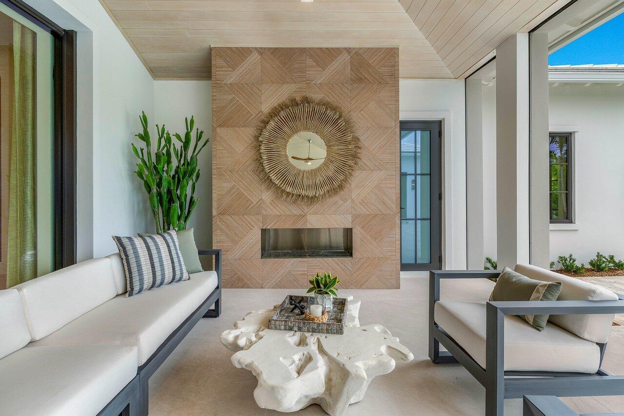 2912 Bluewater Cv Gulfstream, FL 33483