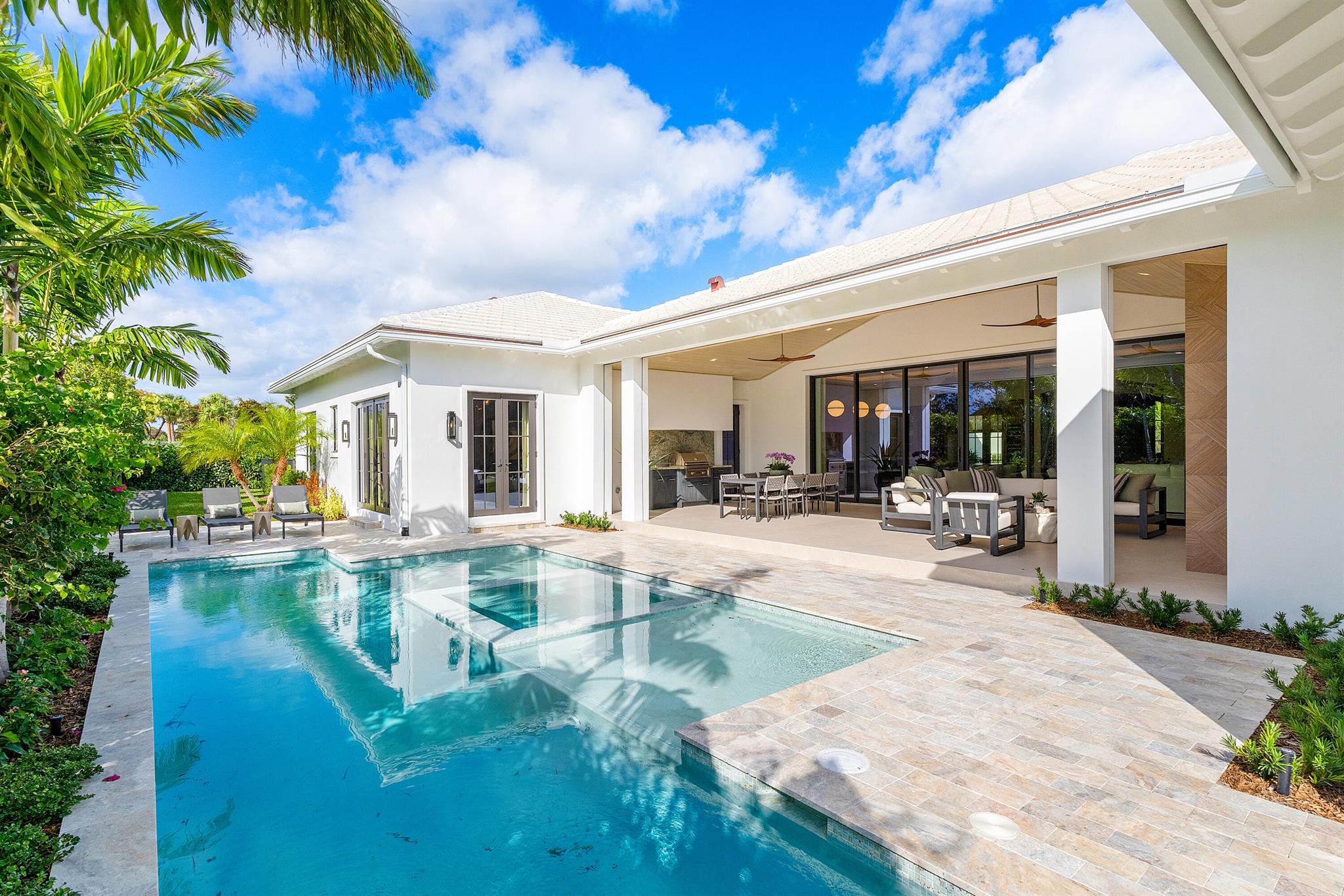 2912 Bluewater Cv Gulfstream, FL 33483