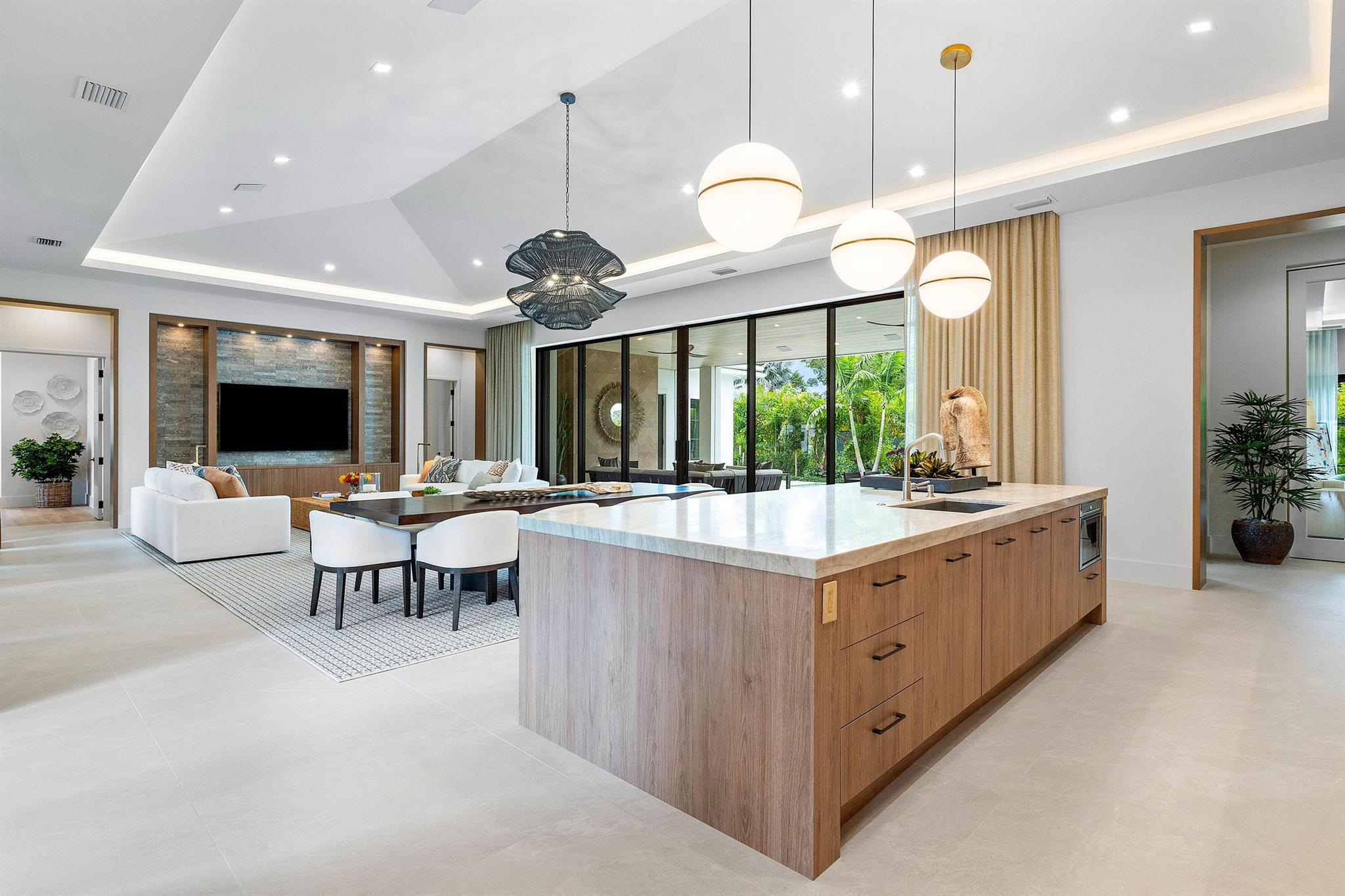 2912 Bluewater Cv Gulfstream, FL 33483