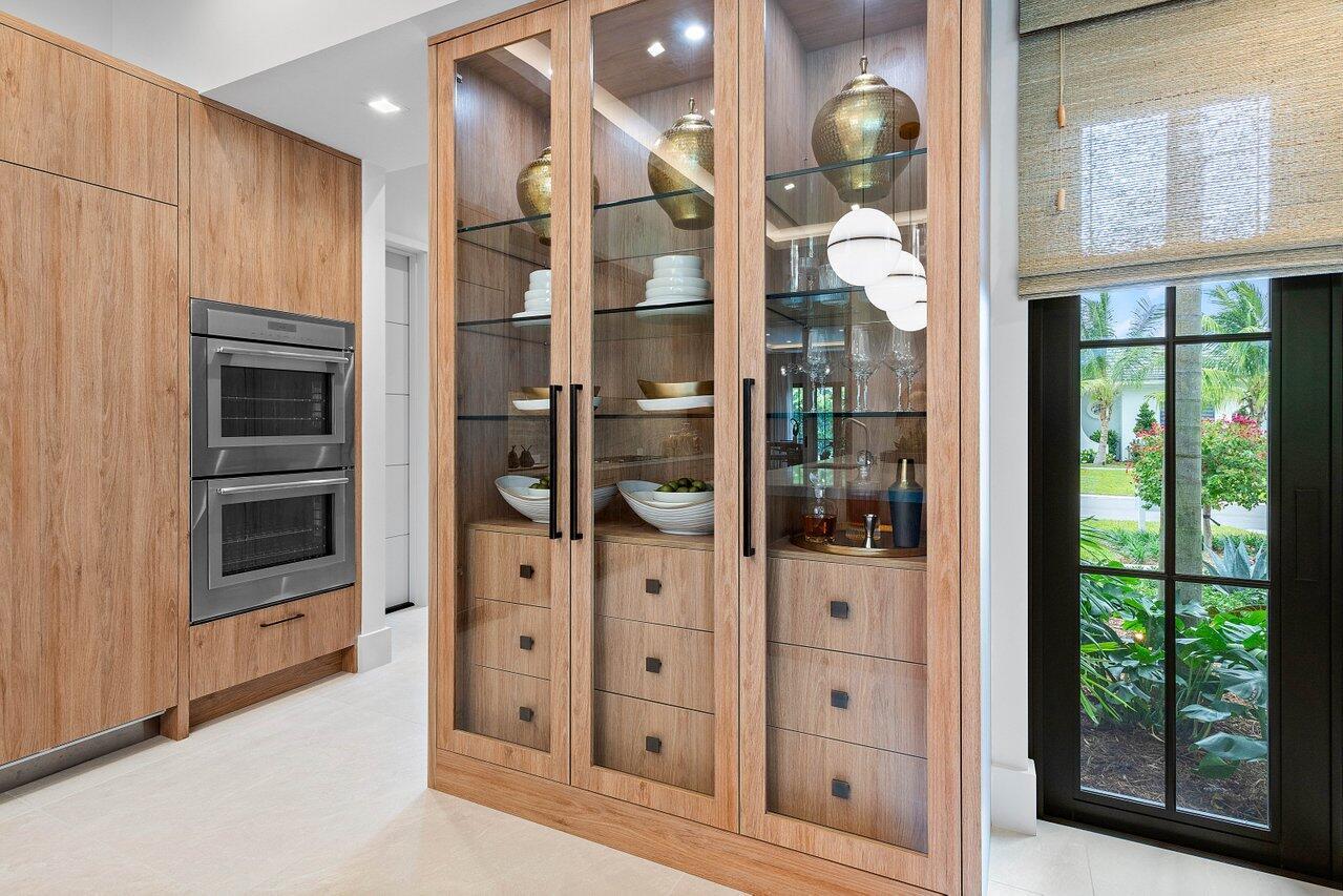 2912 Bluewater Cv Gulfstream, FL 33483