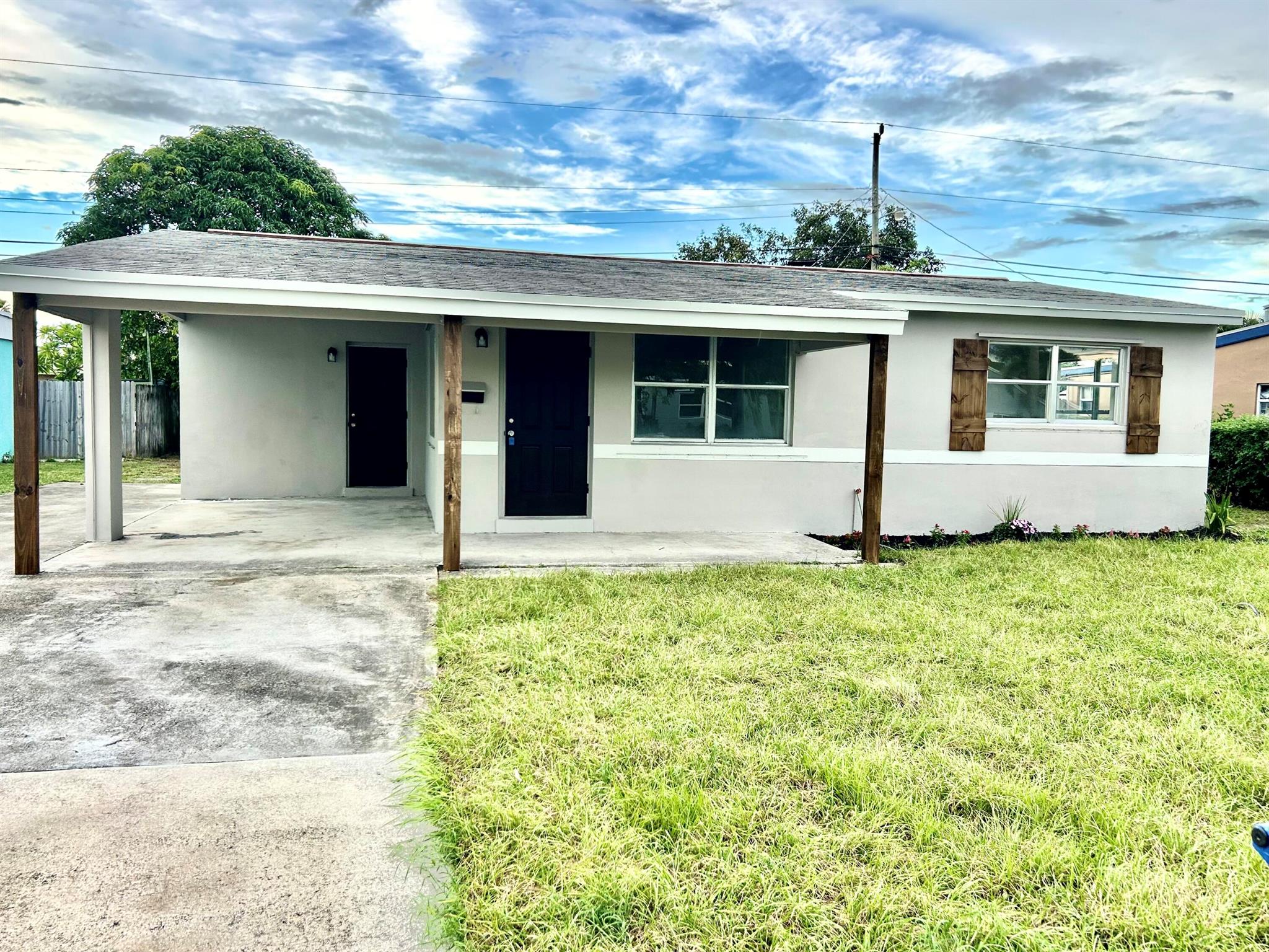1210 W 26th Ct