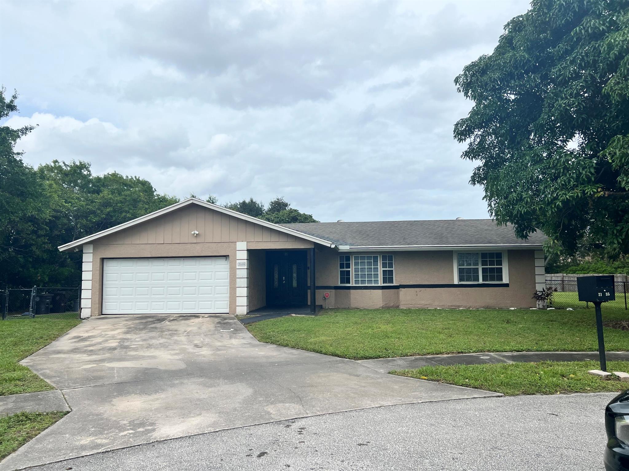 2135 Pinehurst Dr