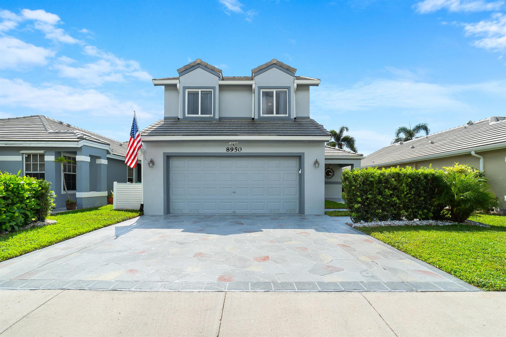 8950 Lake Park Cir