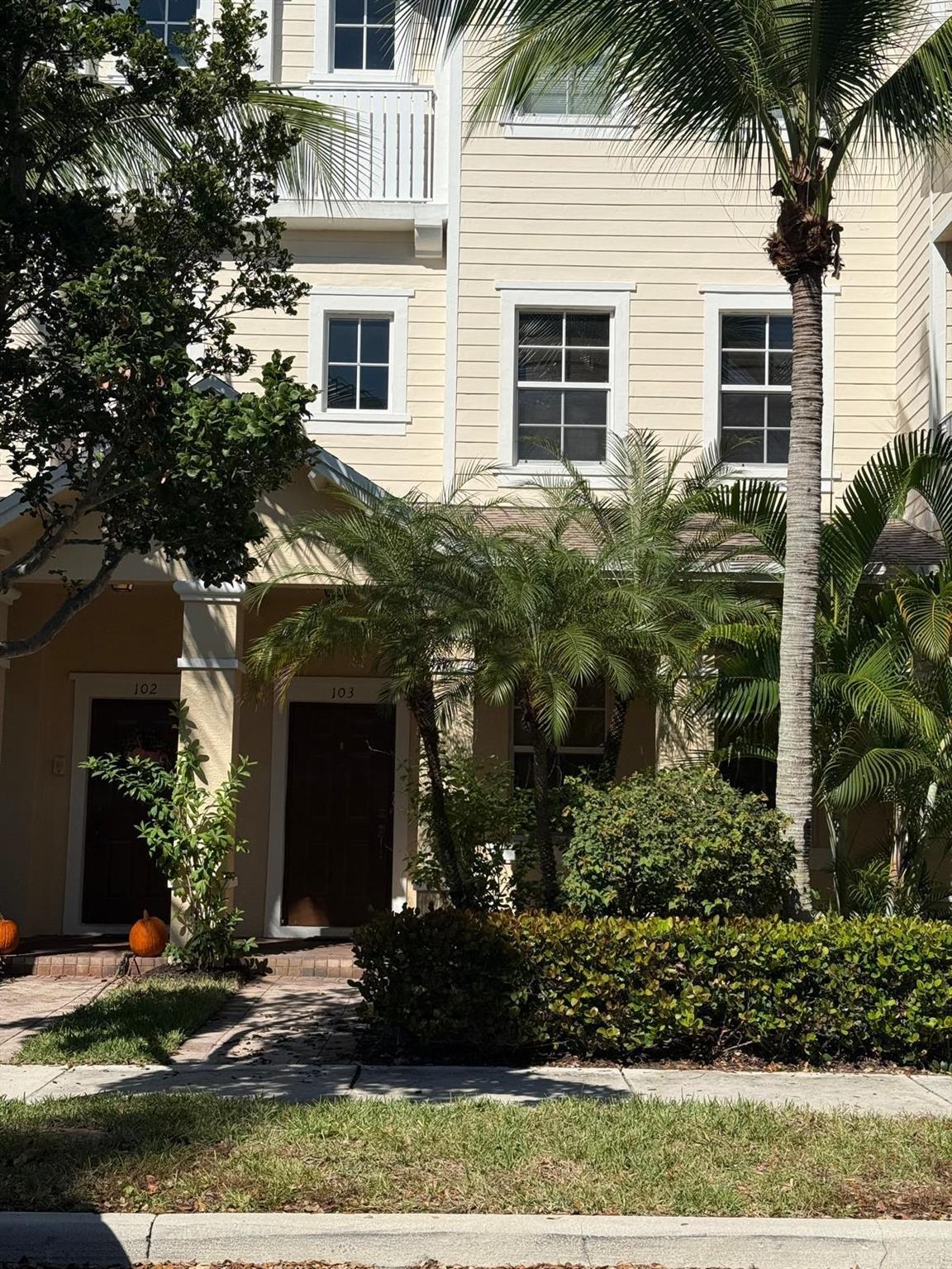 105 E Pigeon Plum Dr #103