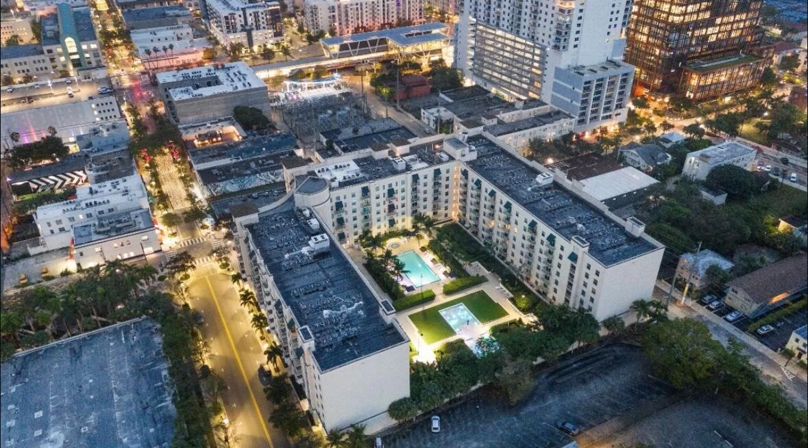 610 Clematis St #700-702