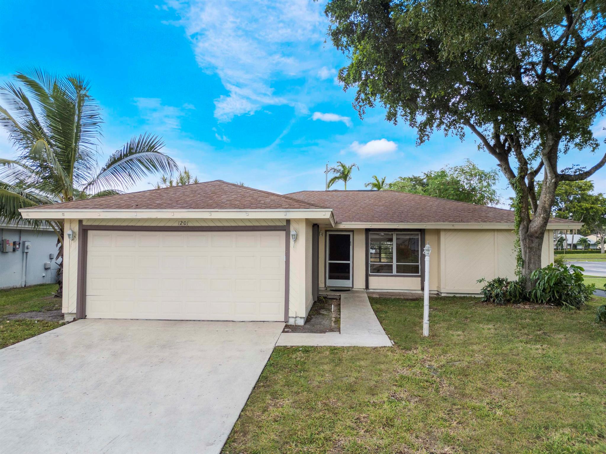 1201 Pine Sage Cir West Palm Beach, FL 33409