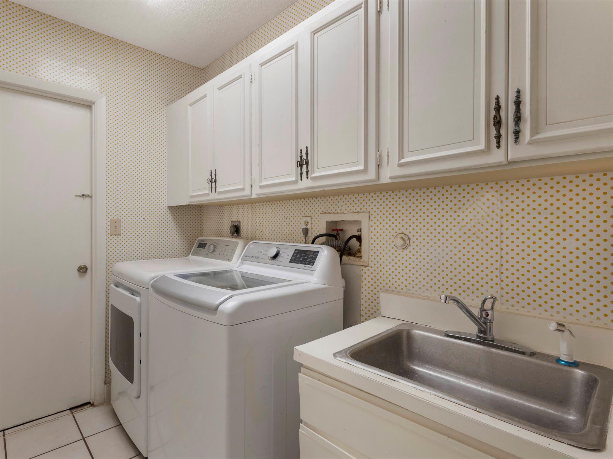 1201 Pine Sage Cir West Palm Beach, FL 33409