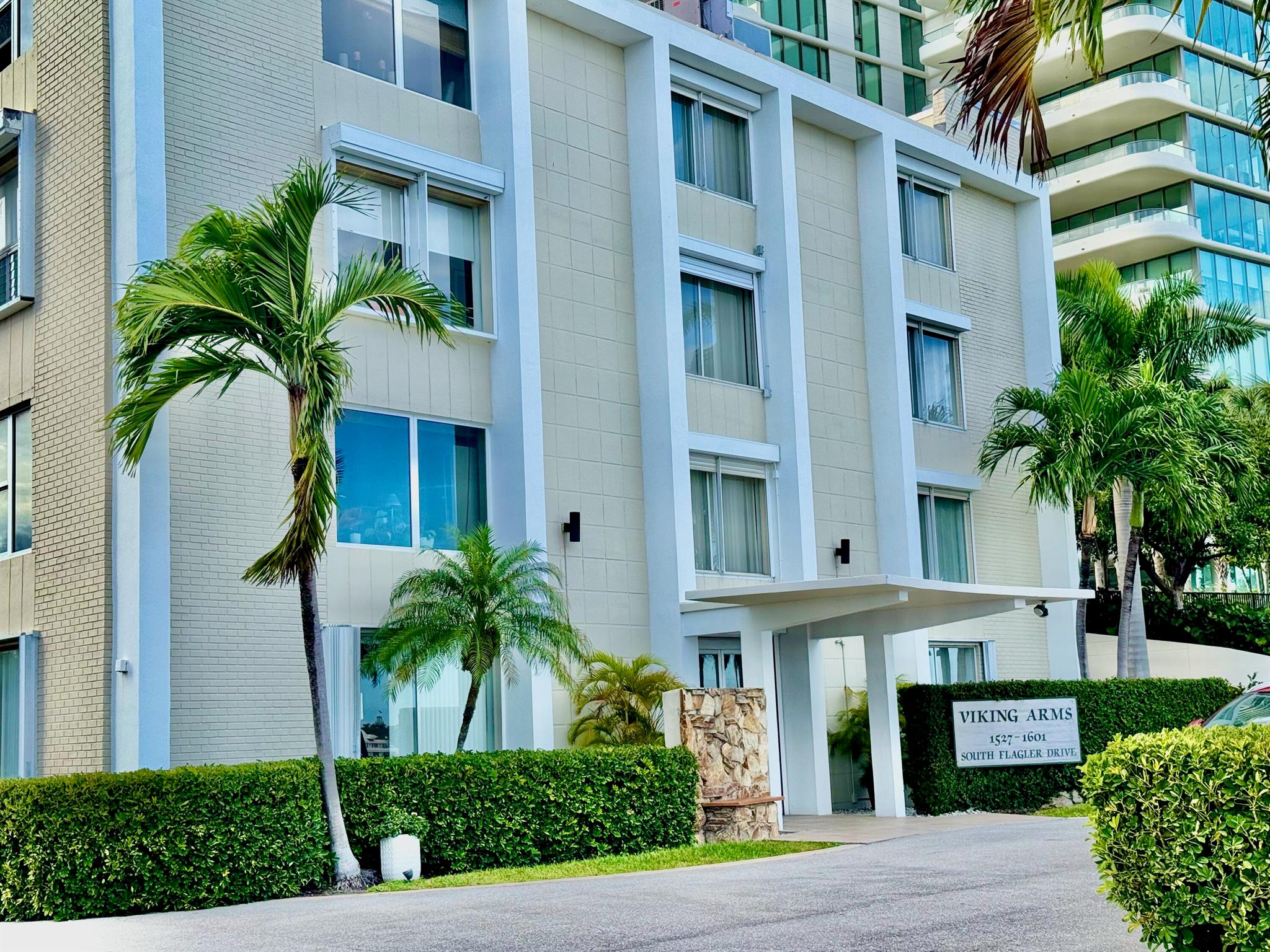 1527 S Flagler Dr #206f