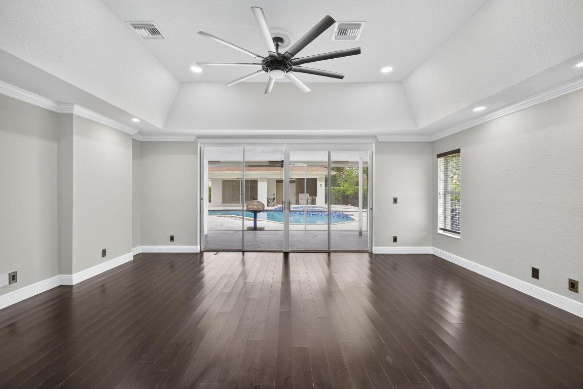 1295 Longlea Ter Wellington, FL 33414