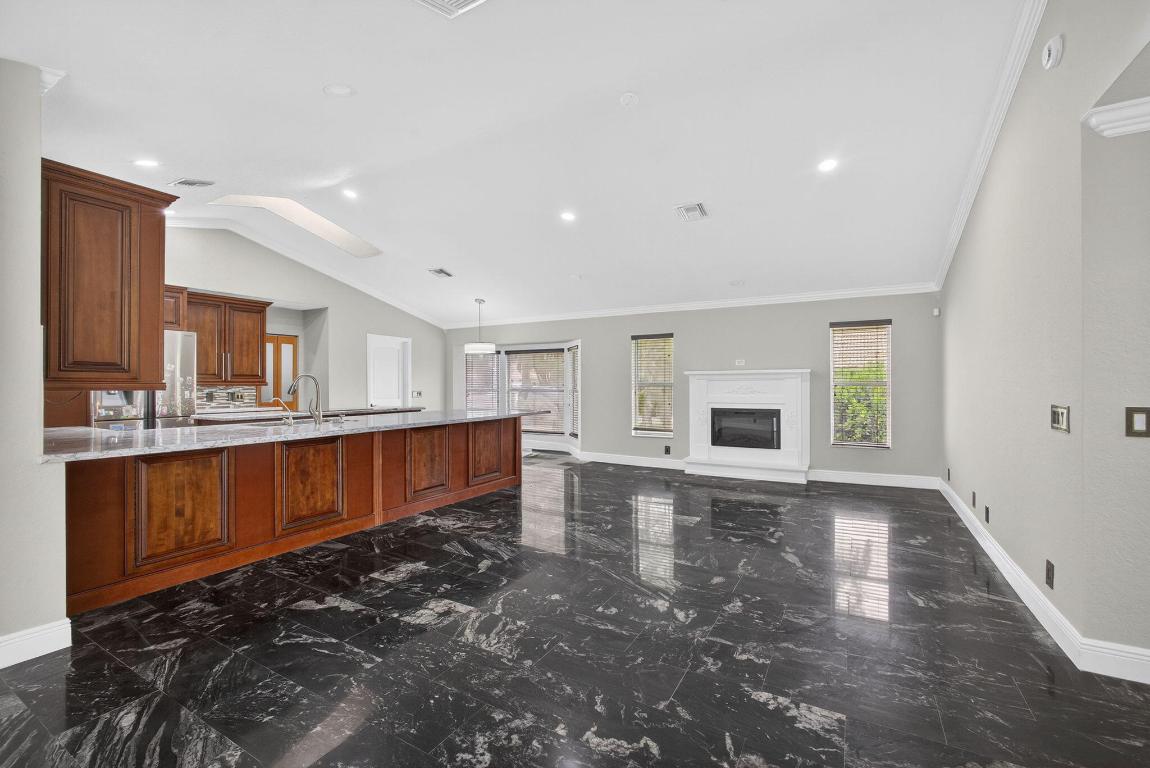 1295 Longlea Ter Wellington, FL 33414