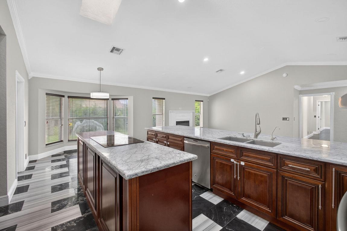 1295 Longlea Ter Wellington, FL 33414