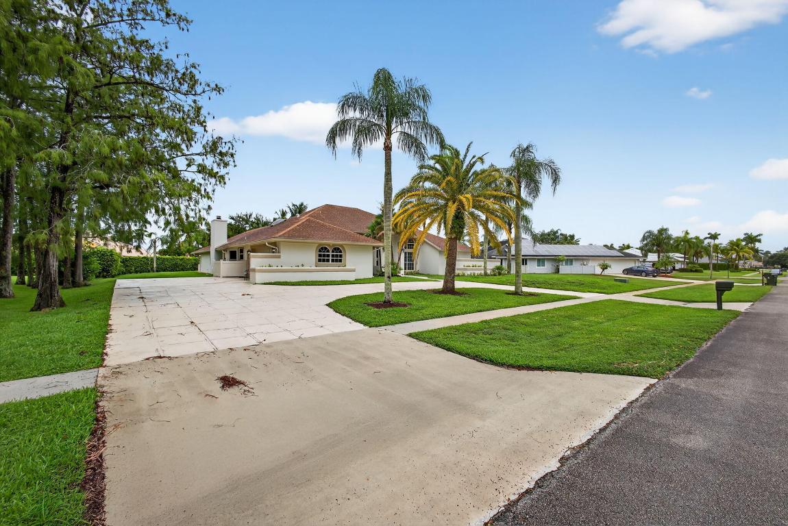 1295 Longlea Ter Wellington, FL 33414