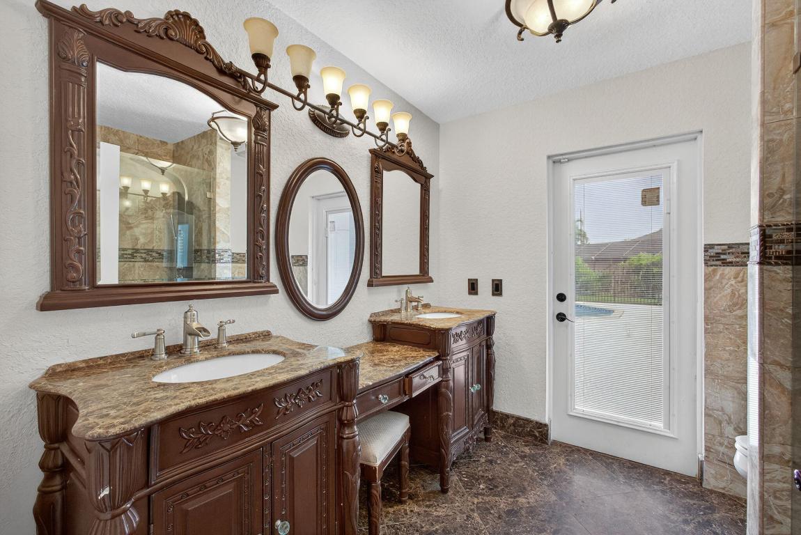 1295 Longlea Ter Wellington, FL 33414