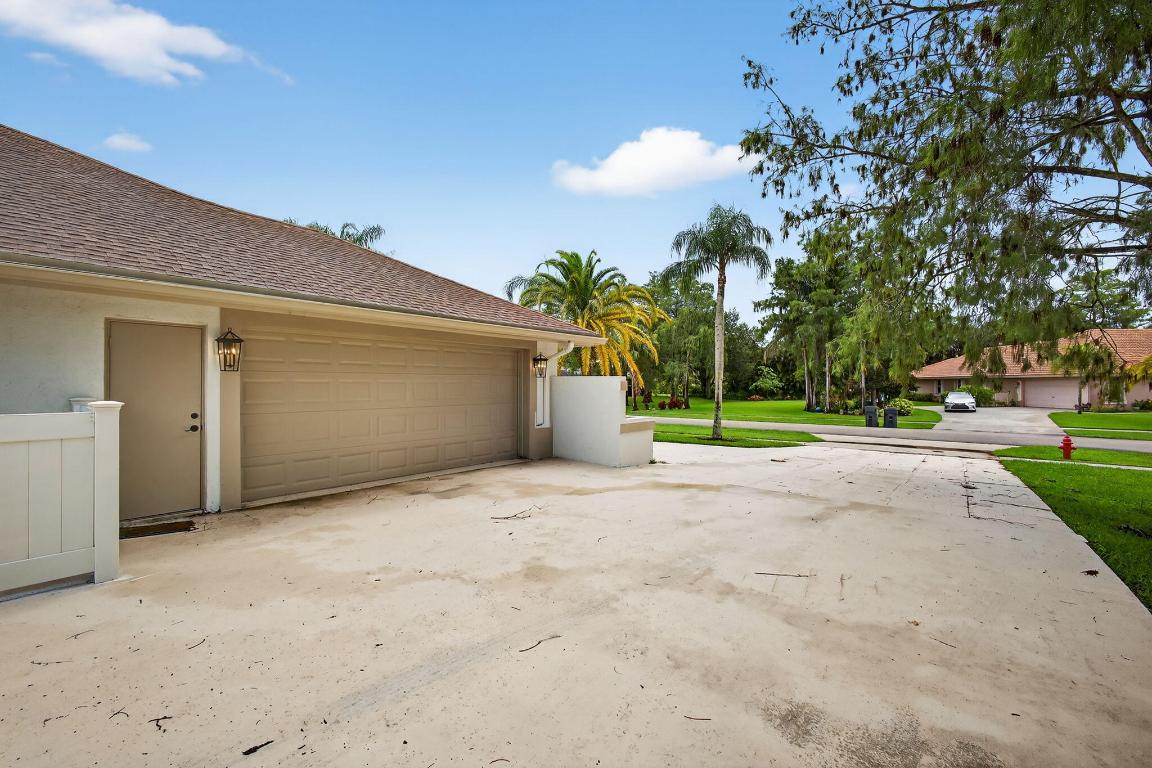 1295 Longlea Ter Wellington, FL 33414