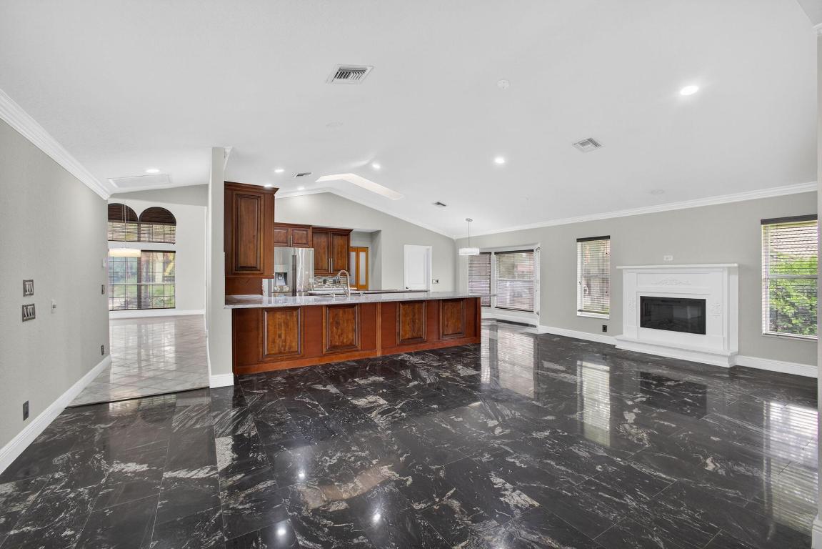 1295 Longlea Ter Wellington, FL 33414