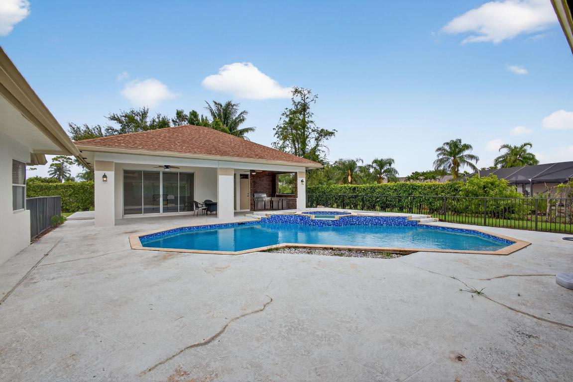 1295 Longlea Ter Wellington, FL 33414