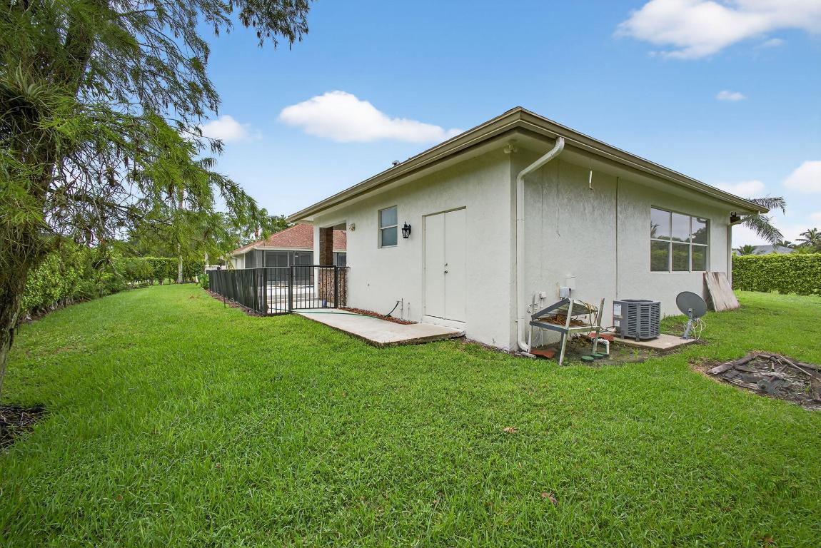 1295 Longlea Ter Wellington, FL 33414