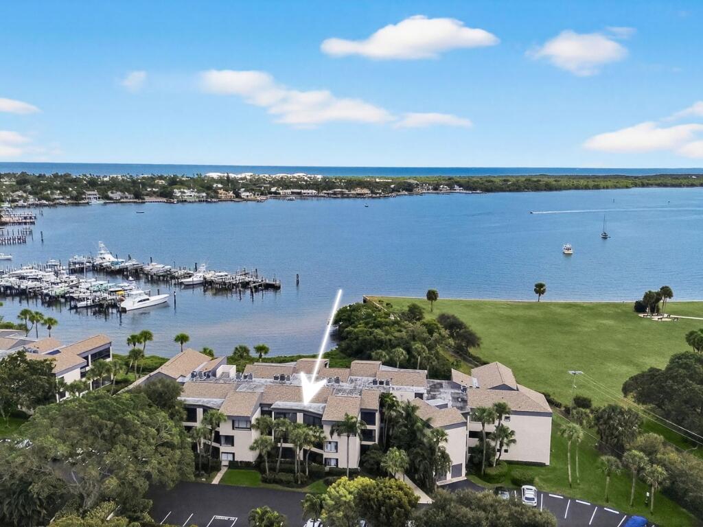 1660 Twelve Oaks #303