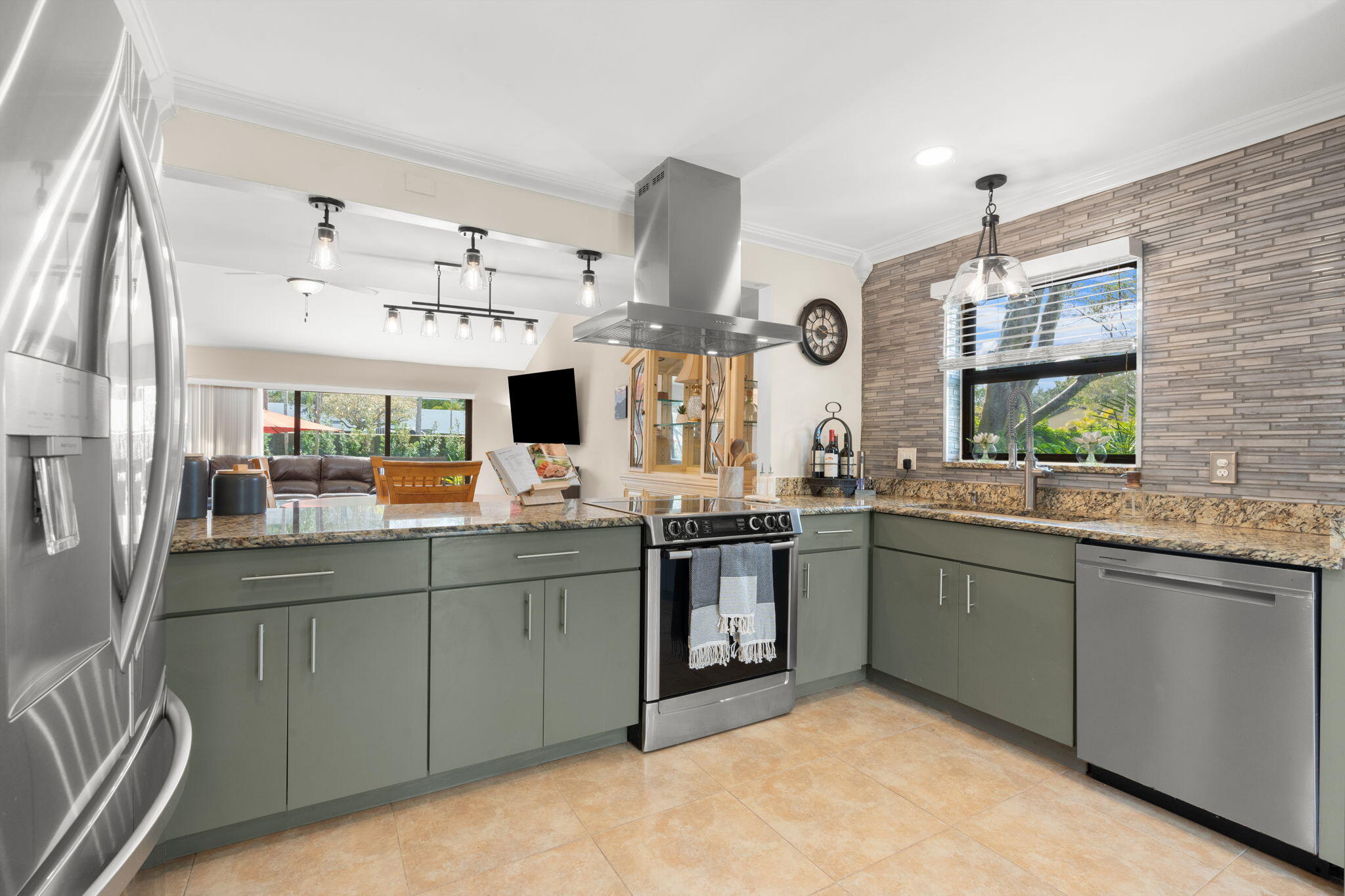 2046 Deer Crk Woodlands Deerfield Beach, FL 33442