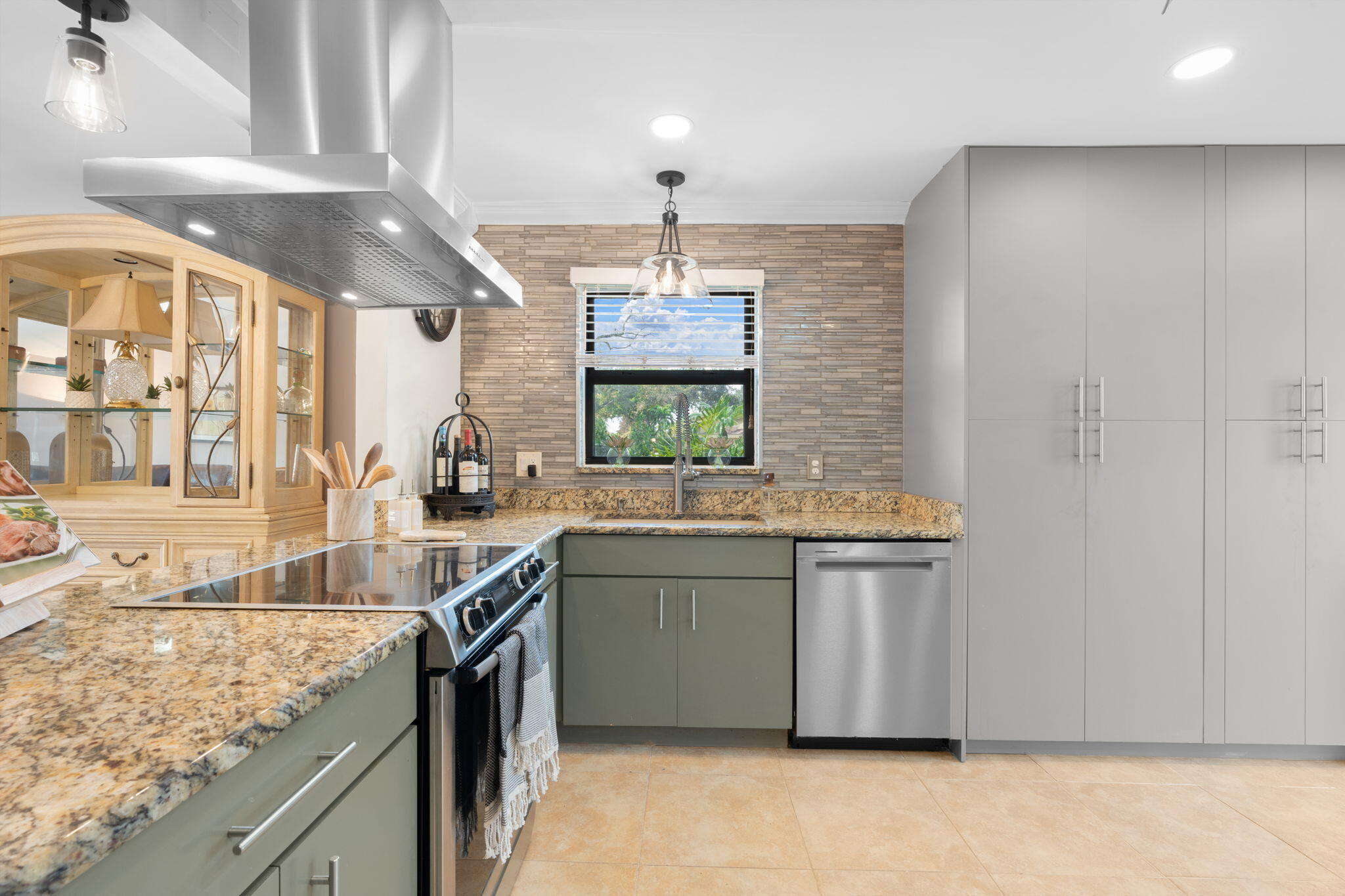 2046 Deer Crk Woodlands Deerfield Beach, FL 33442