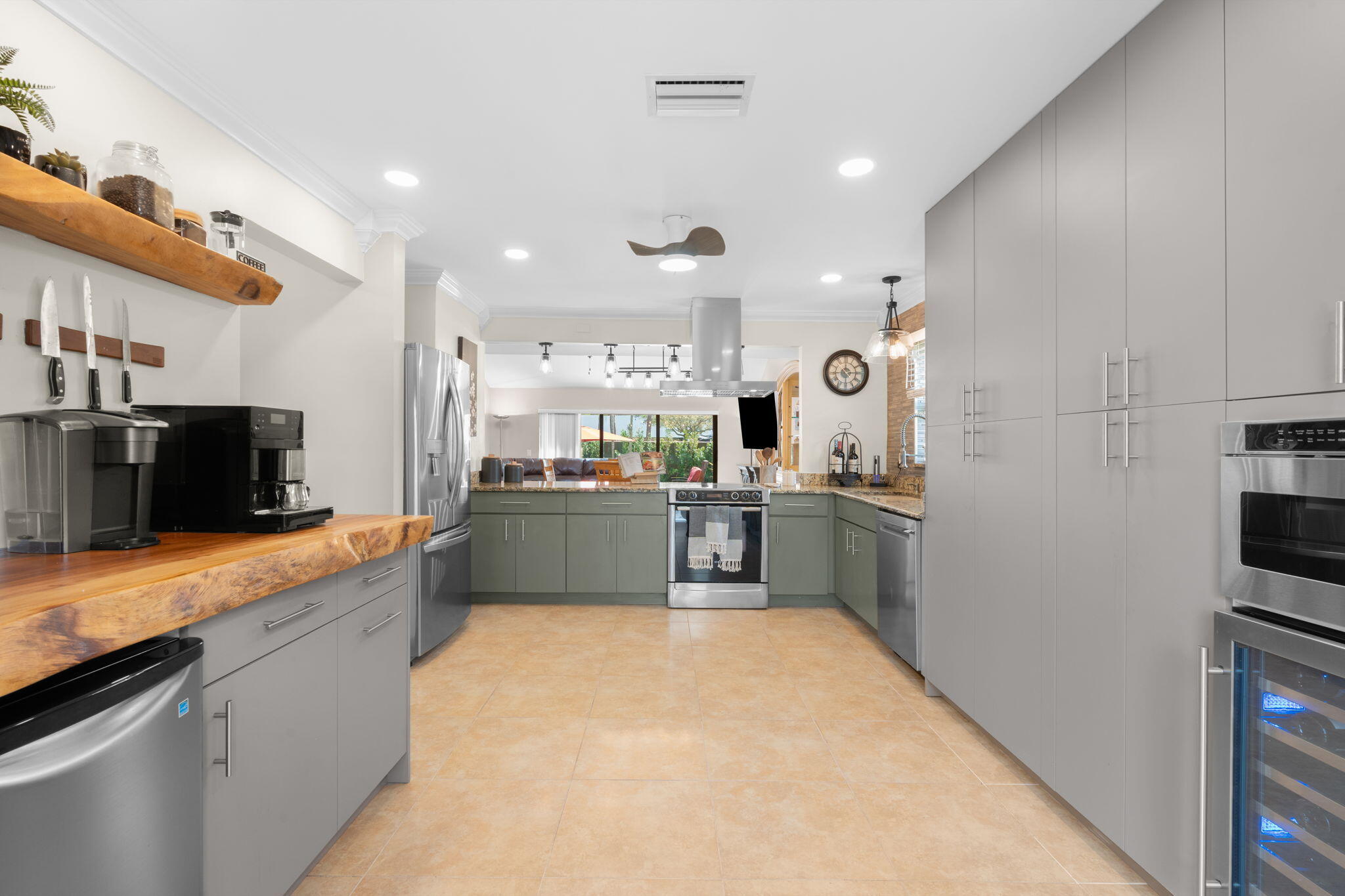 2046 Deer Crk Woodlands Deerfield Beach, FL 33442