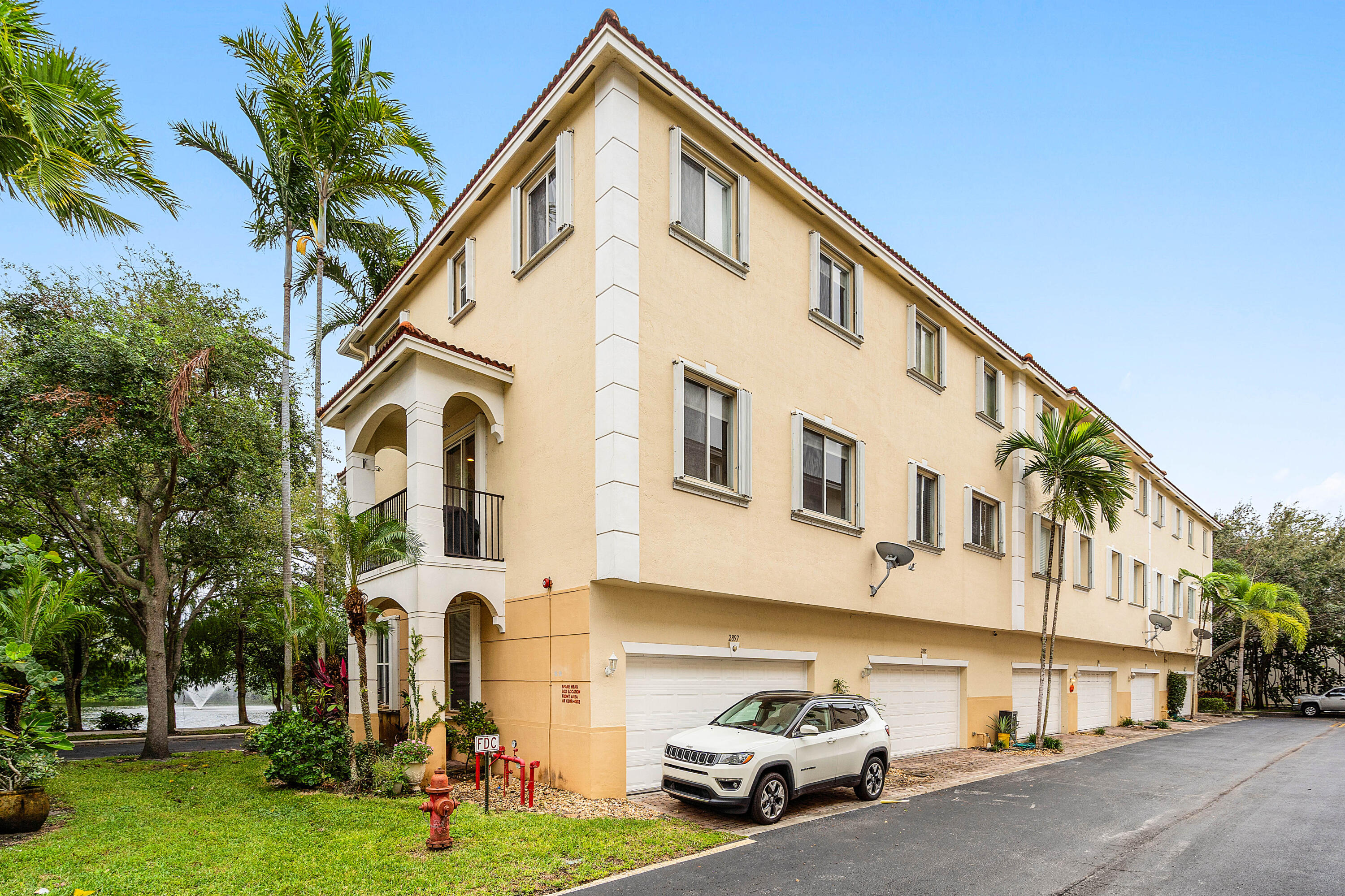 2897 S Greenleaf Boynton Beach, FL 33426