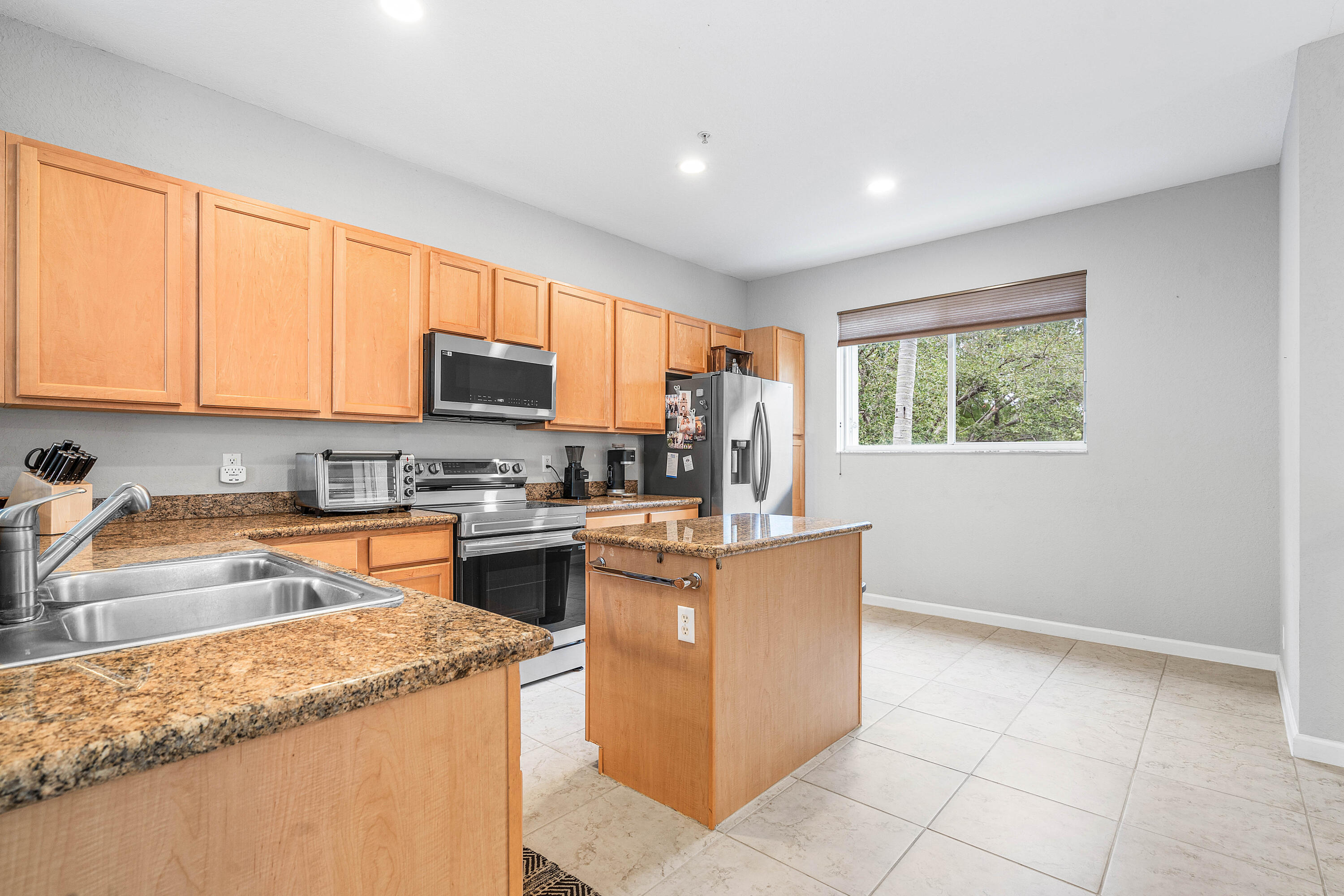 2897 S Greenleaf Boynton Beach, FL 33426