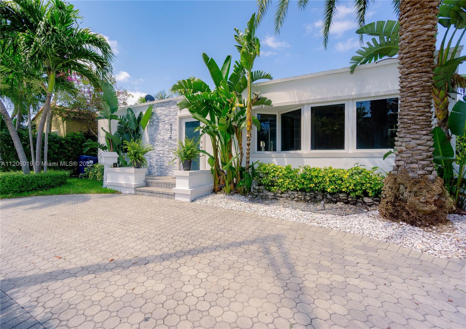 8934 Harding Ave