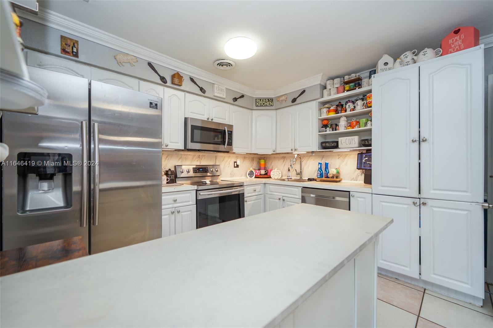 18400 NE 7th Ct,North Miami Beach, FL 33179