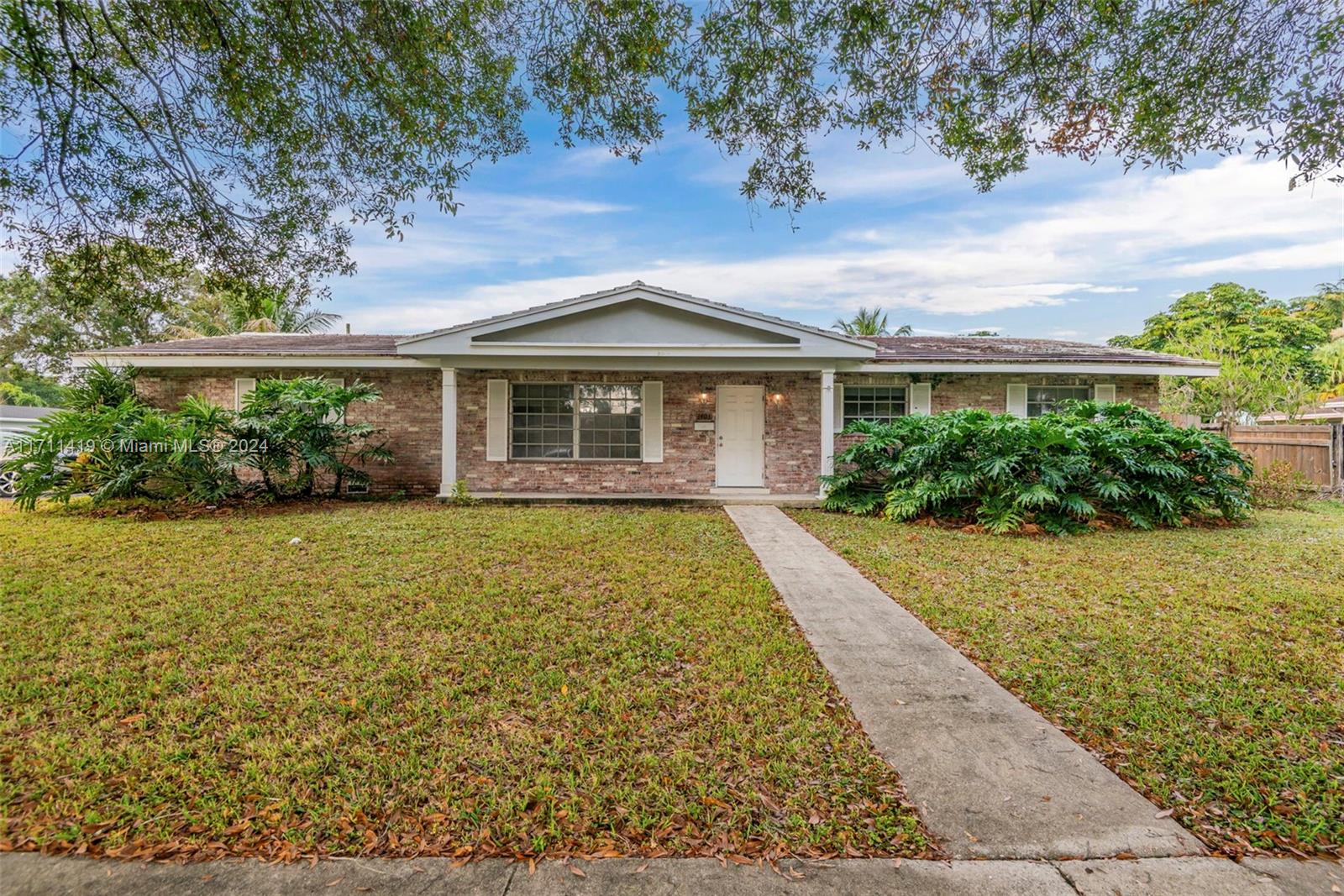 921 NW 200th Ter