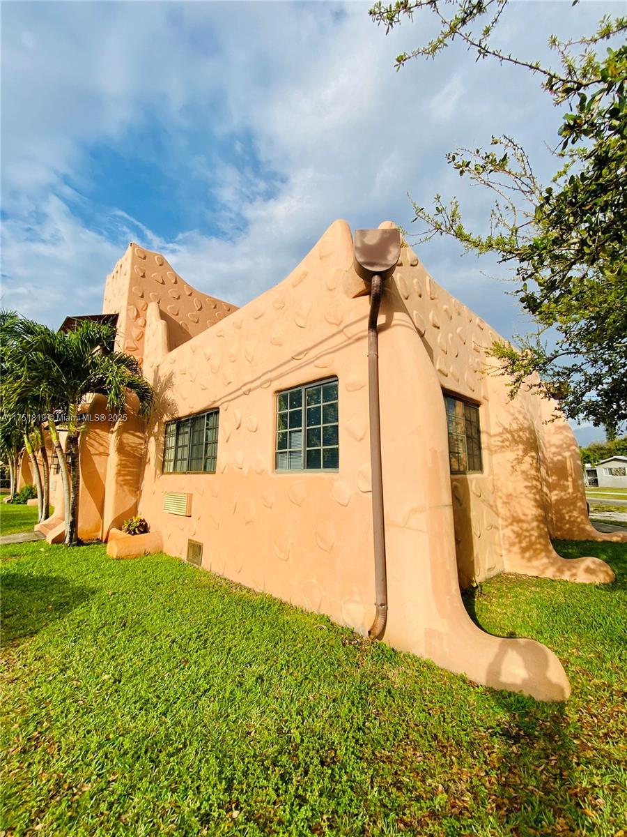 200 Azure Way Miami Springs, FL 33166