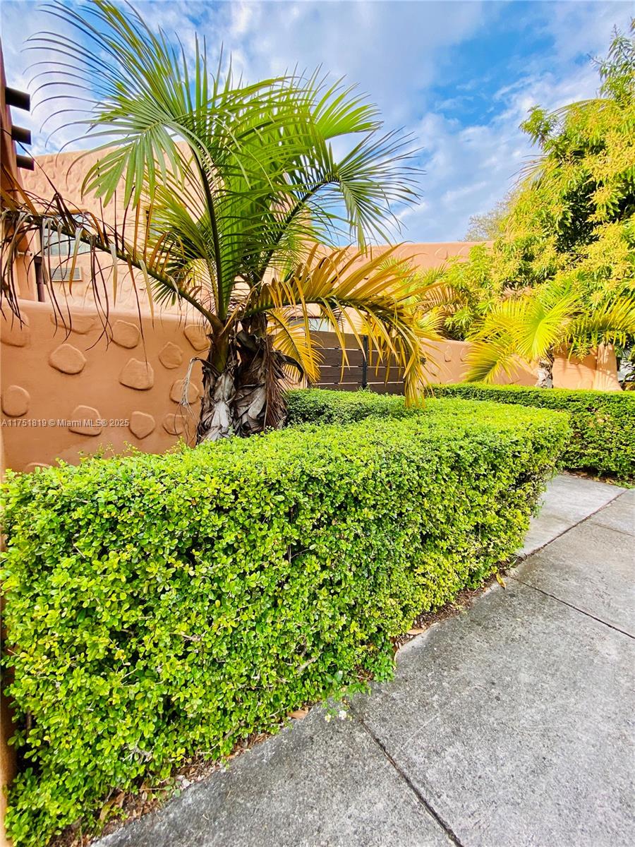 200 Azure Way Miami Springs, FL 33166