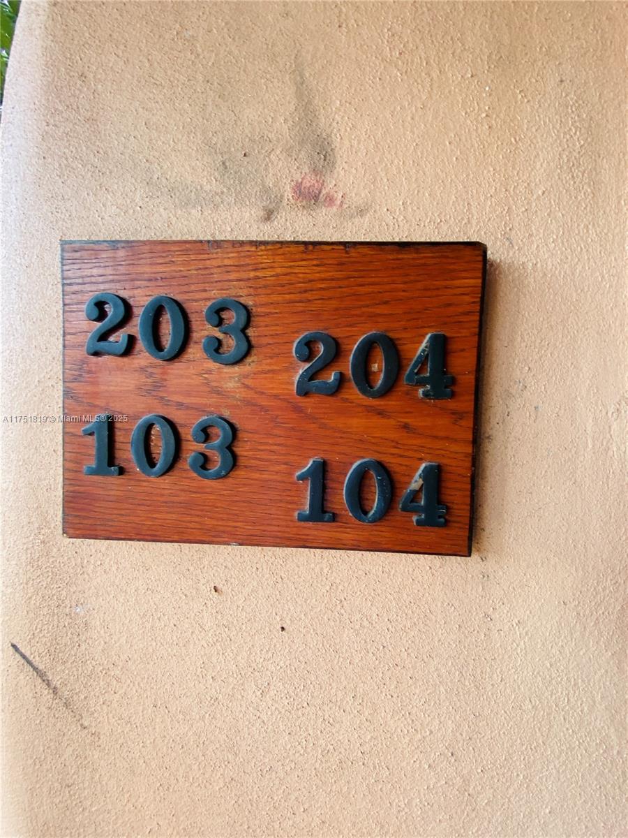 200 Azure Way Miami Springs, FL 33166