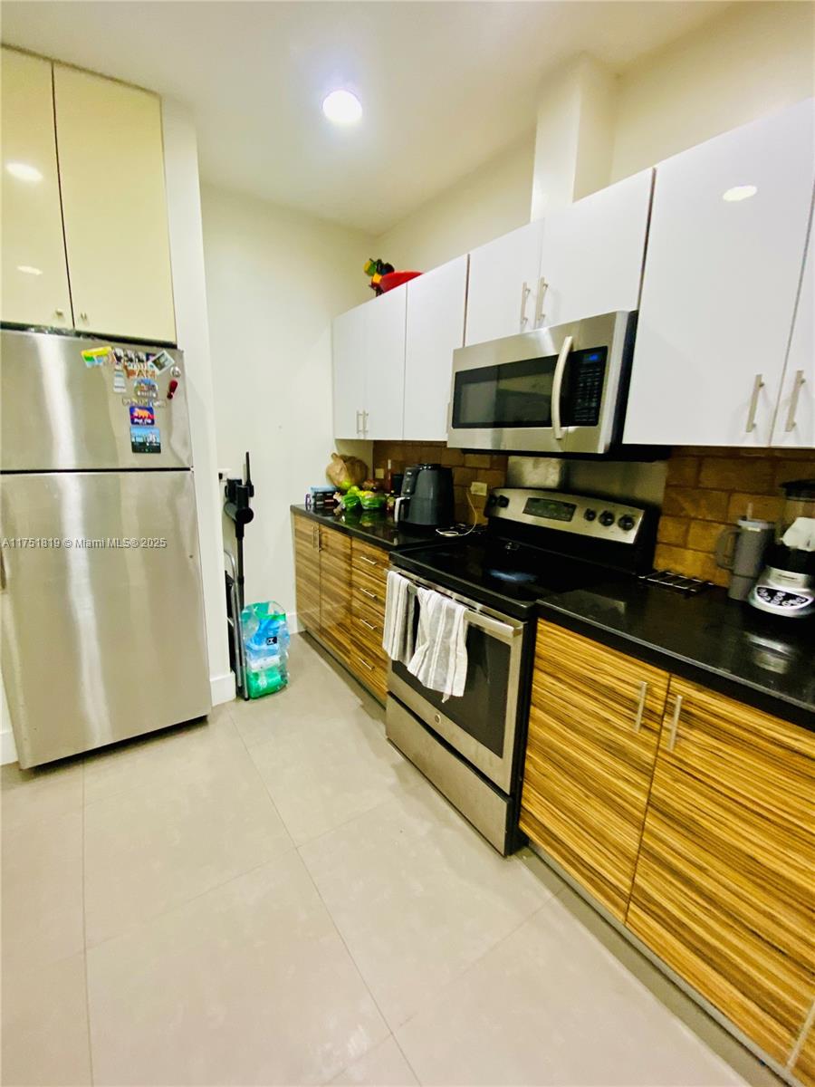 200 Azure Way Miami Springs, FL 33166