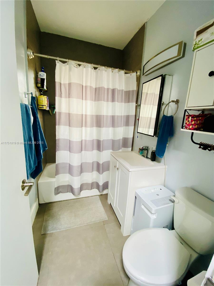 200 Azure Way Miami Springs, FL 33166