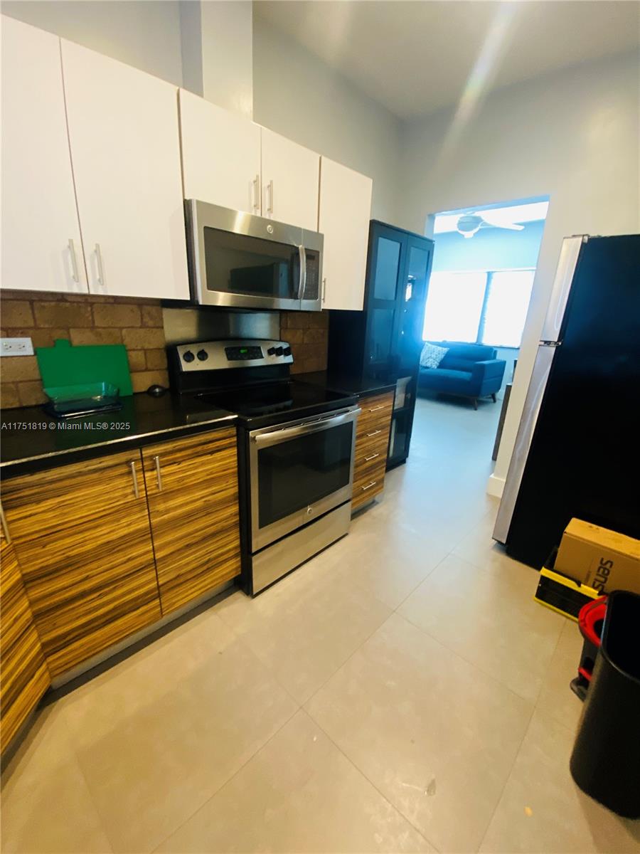 200 Azure Way Miami Springs, FL 33166