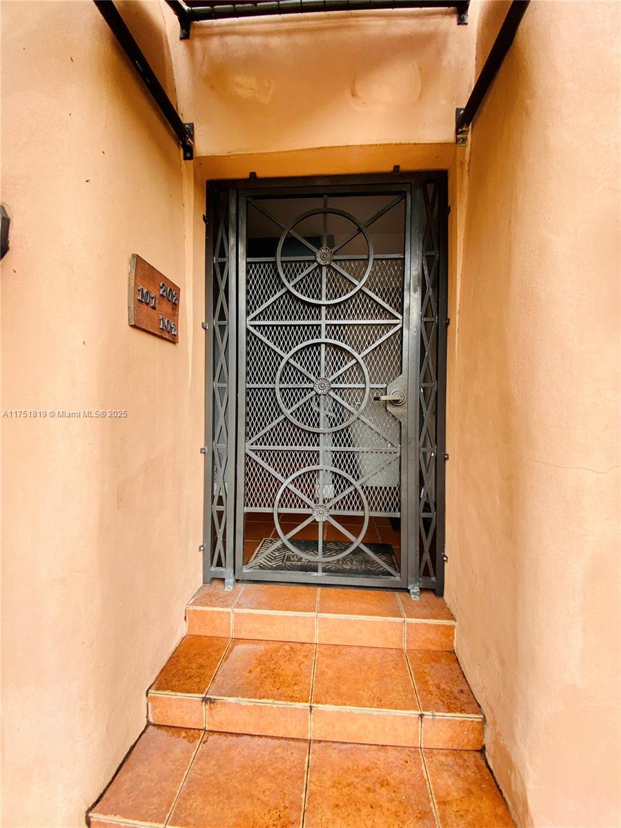 200 Azure Way Miami Springs, FL 33166