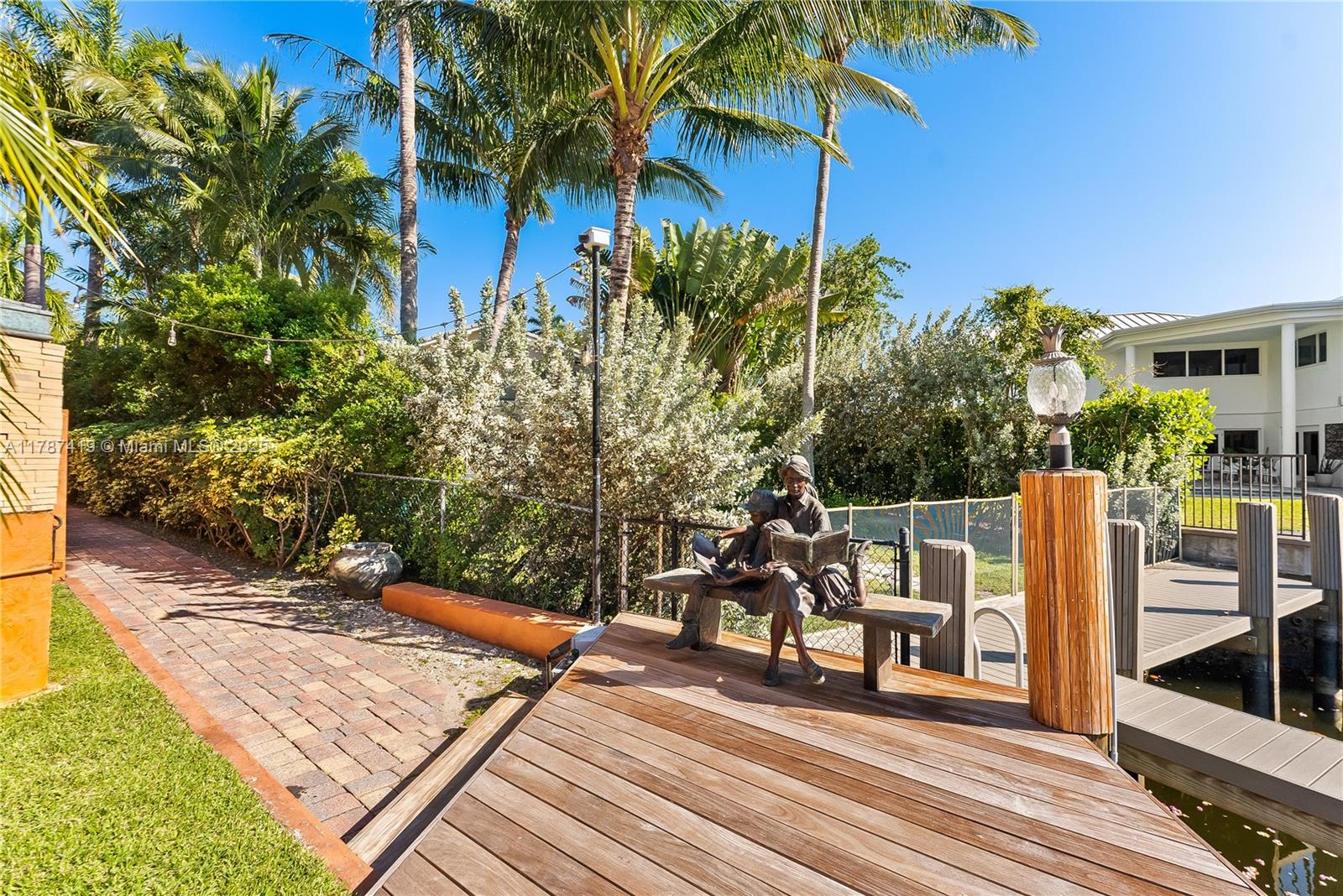 609 2nd Key Dr Fort Lauderdale, FL 33304