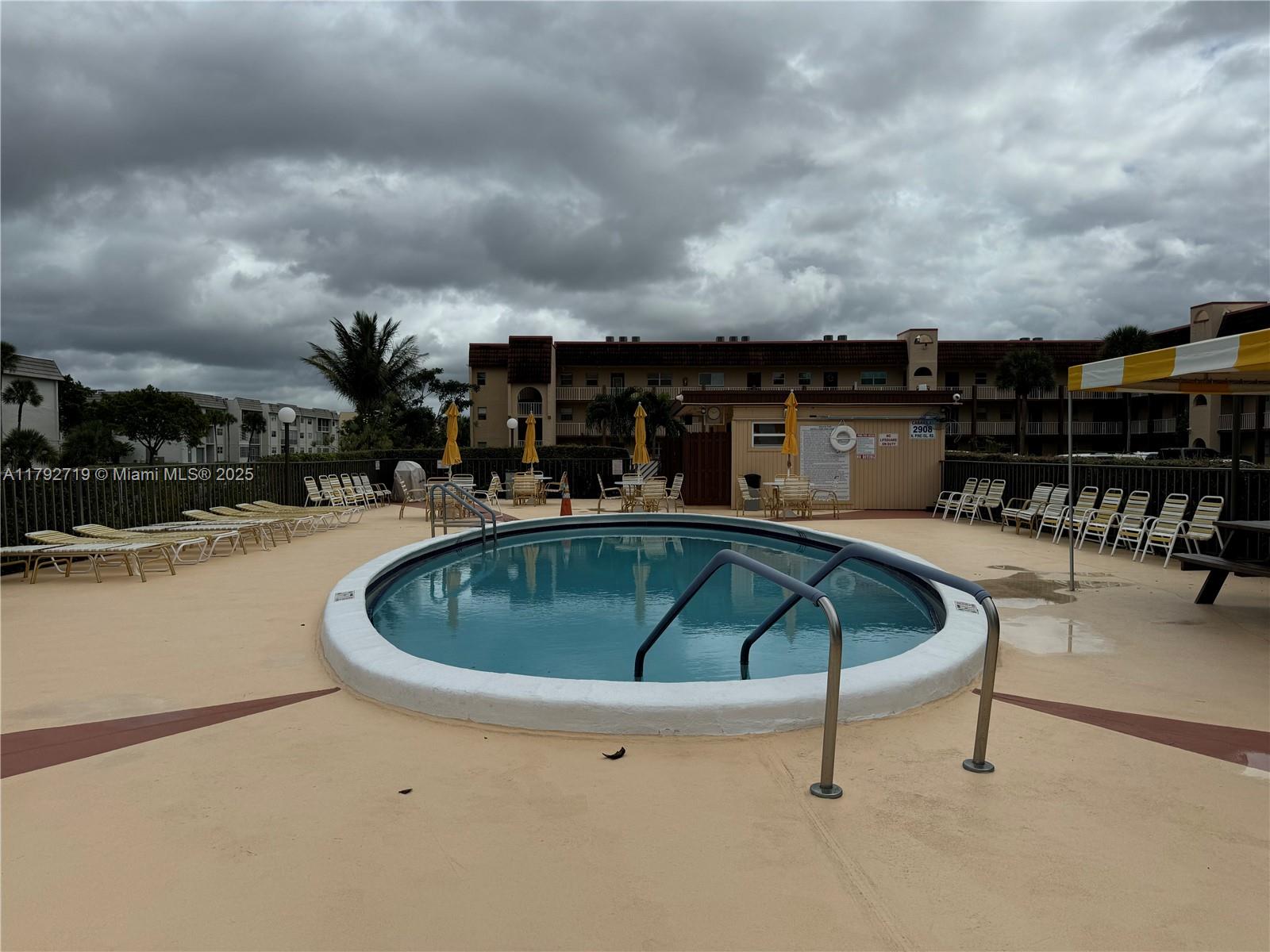 2900 N Pine Is Rd #307