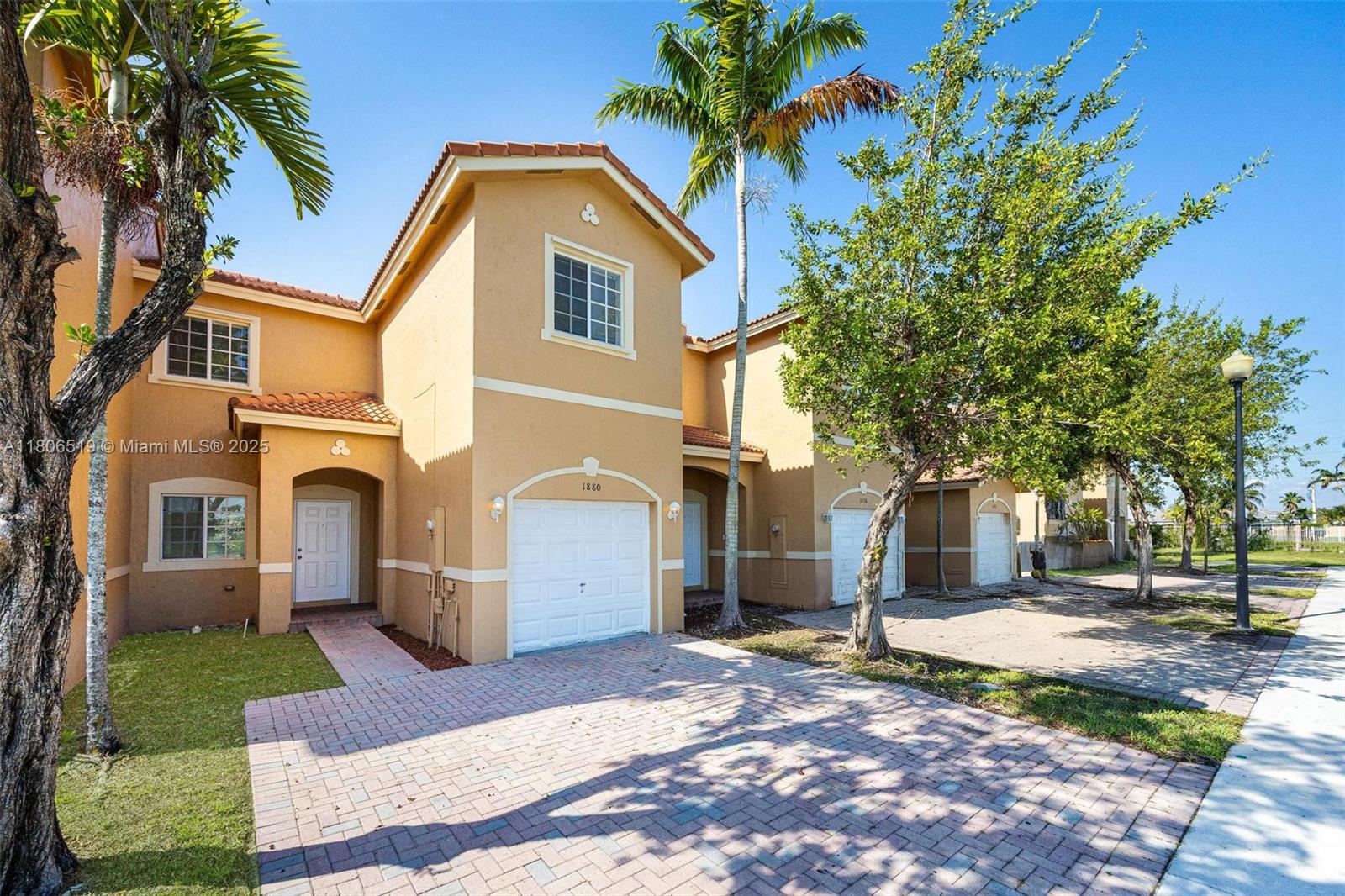 1880 SE 3rd Dr,Homestead, FL 33033