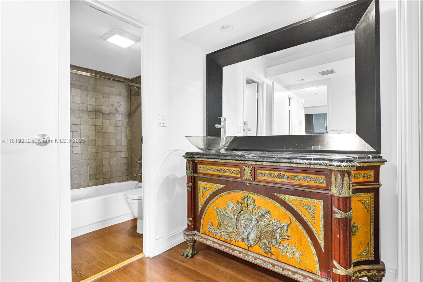 image Arlen House East17