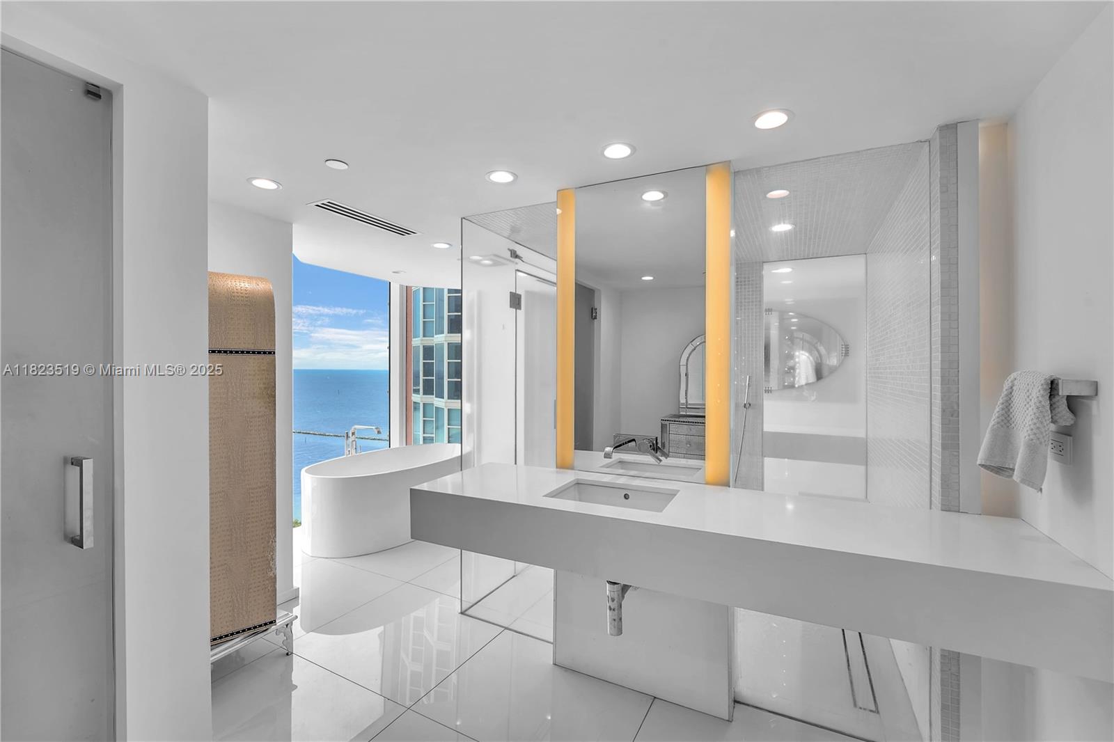 image Portofino Tower Condo41