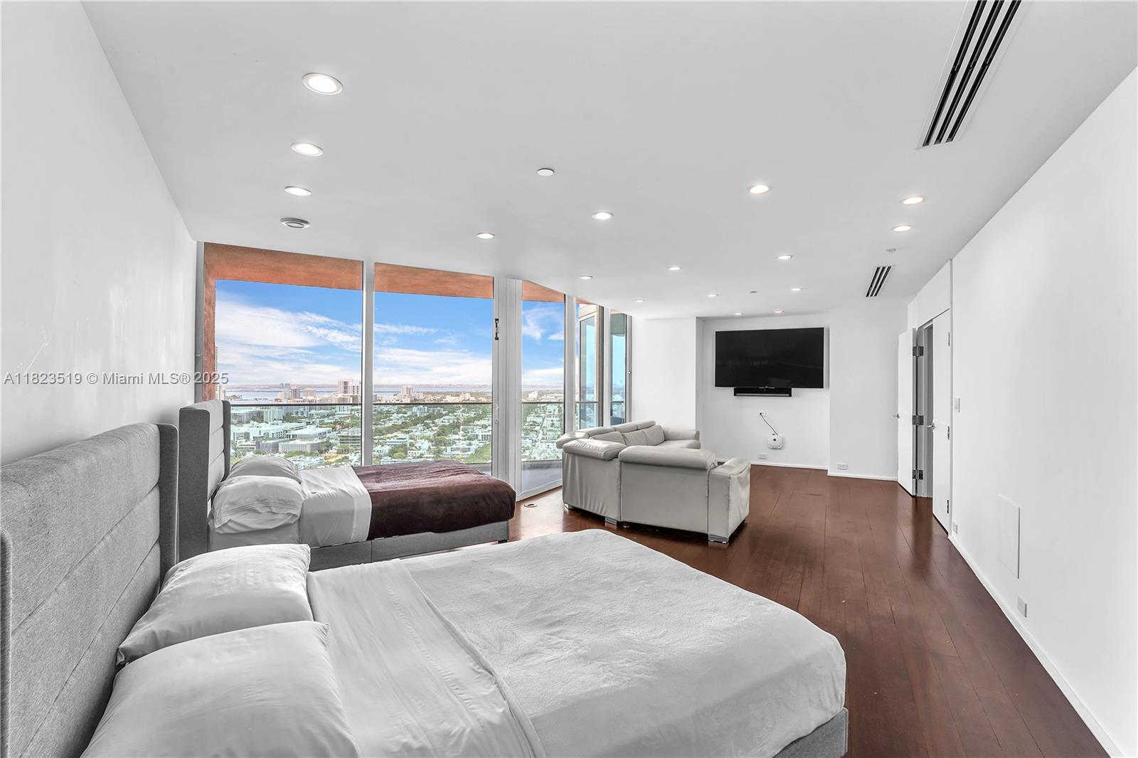 image Portofino Tower Condo43