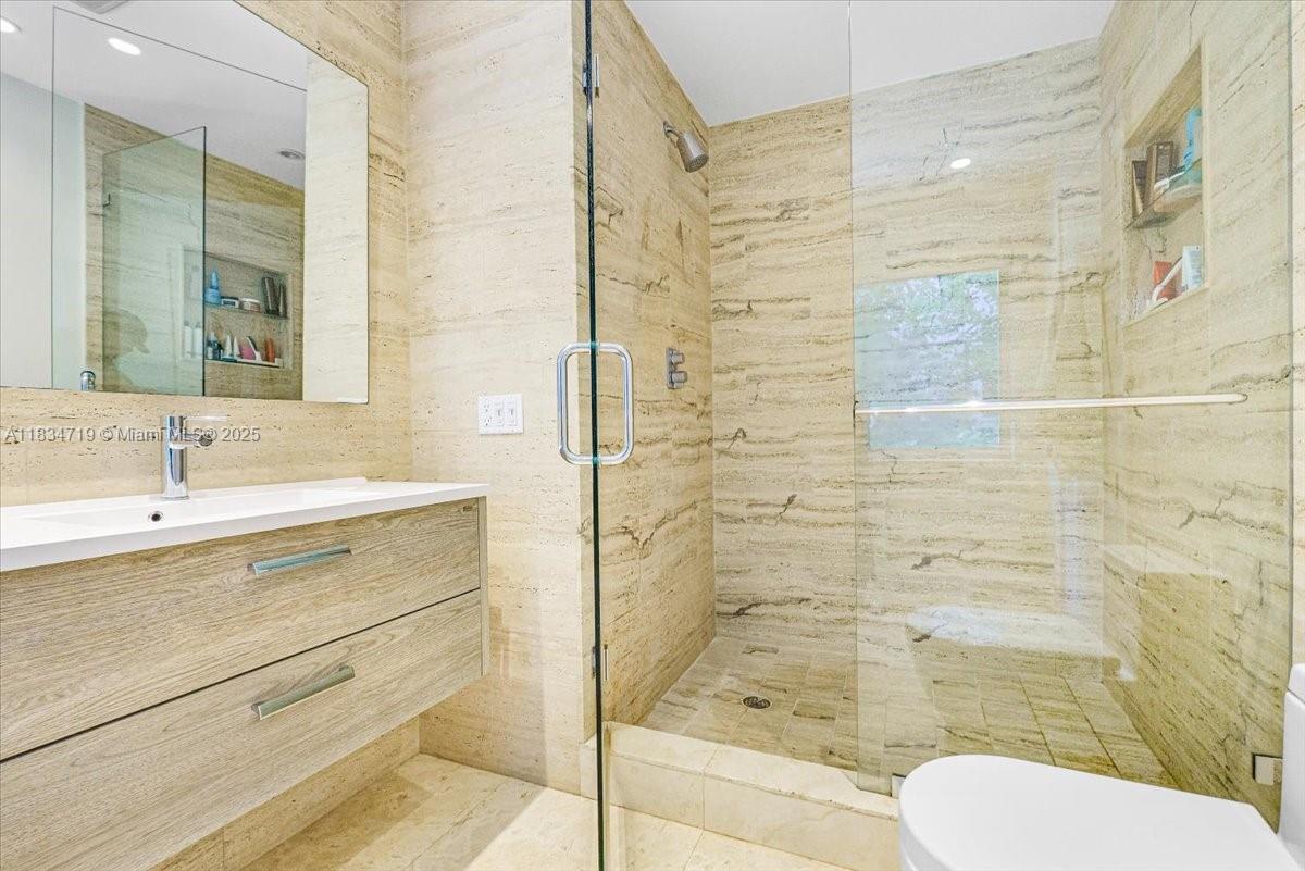 435 Ridgewood Rd Key Biscayne, FL 33149