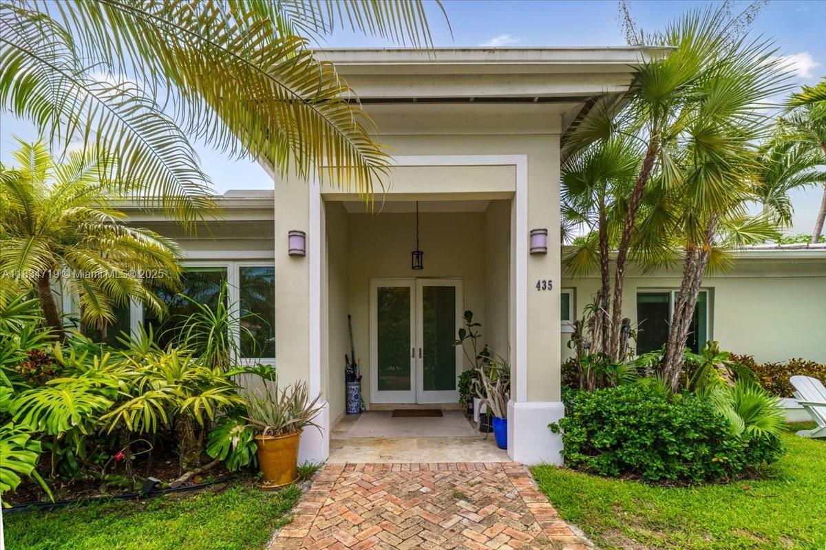435 Ridgewood Rd Key Biscayne, FL 33149