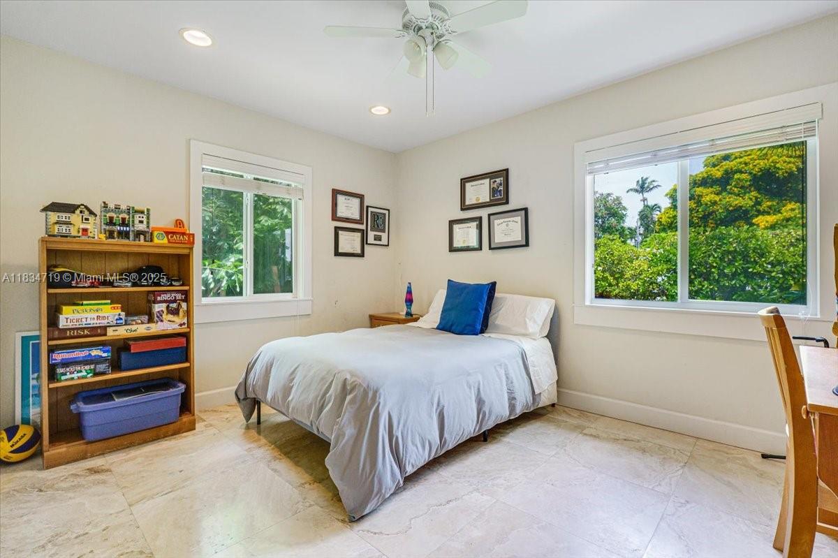 435 Ridgewood Rd Key Biscayne, FL 33149